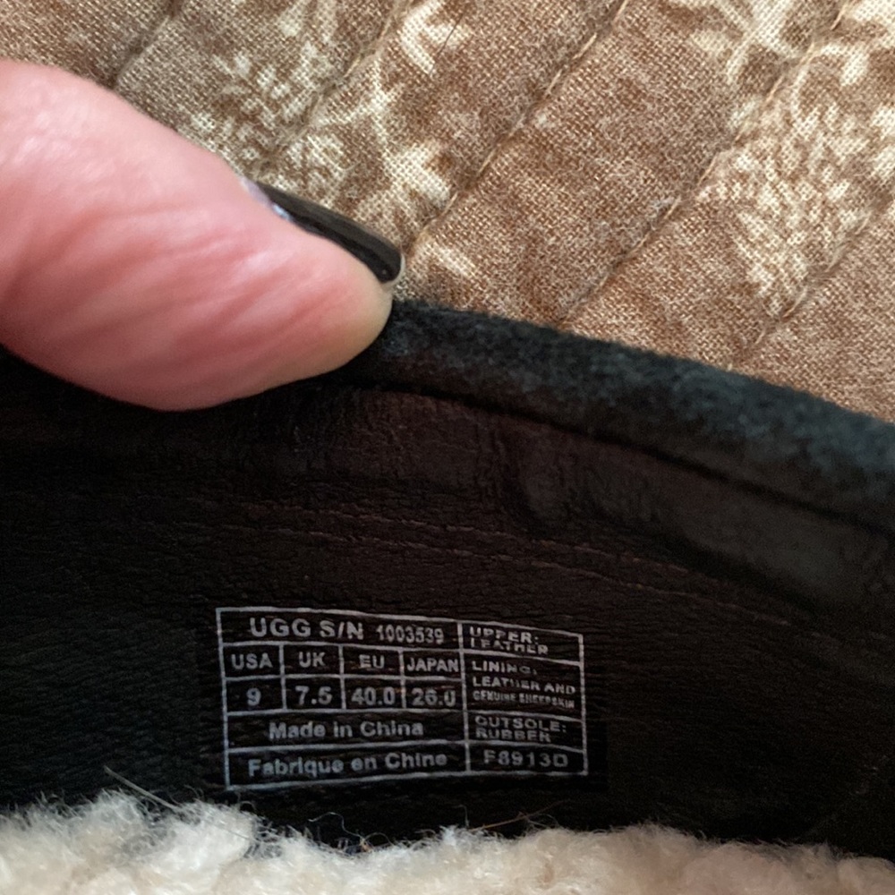 UGG black suede shoes - Picture 8 of 8